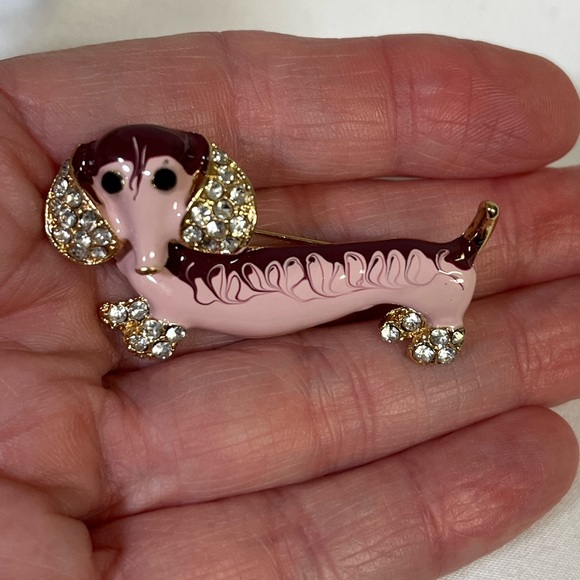 Dachshund Brooch, NIP, Pink with Rhinestones, Cute! 1.75”x1”, on gold tone base - Picture 5 of 5